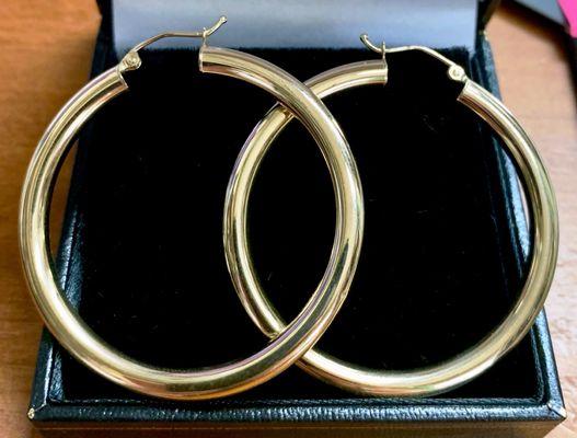 14kYG lightweight tube hoop earrings. Part of "The Louise Collection" line.