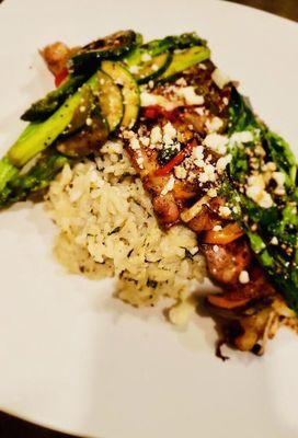 Grilled chicken w/ herb rice and veggies