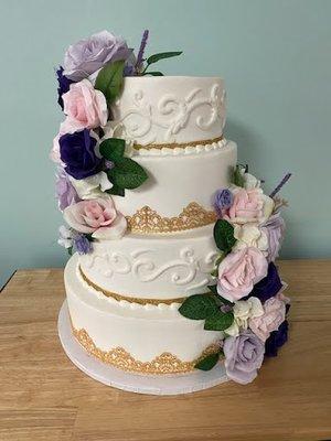 Classic and gorgeous 4 tier wedding cake!