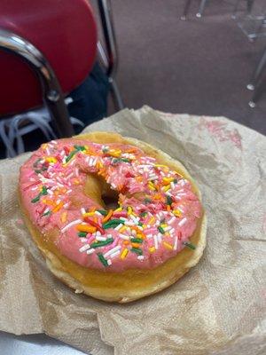 The donut that i got from rainbow donuts this morning