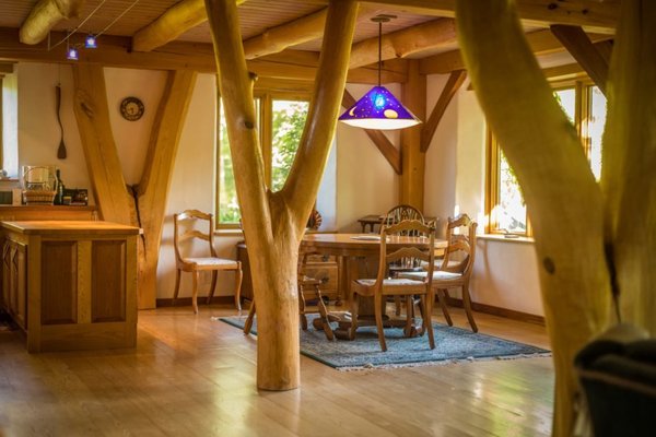 Poconos dining room with forked posts.