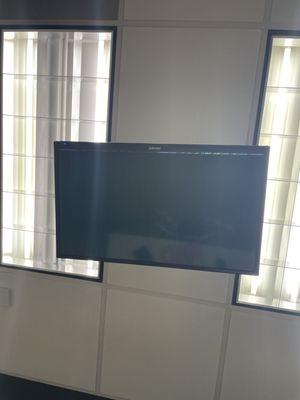 Screen on the ceiling above the exam chair