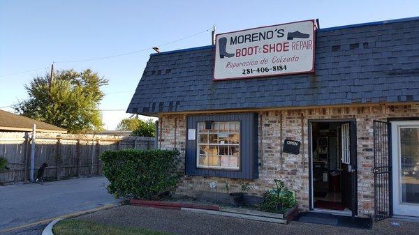 Moreno's Store Front