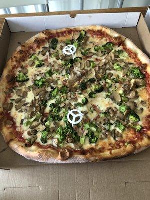 Large pie (with broccoli and mushrooms)