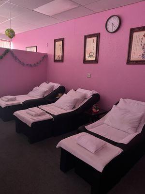 The environment is beautiful and comfortable, and the massage is good. It is worth experiencing