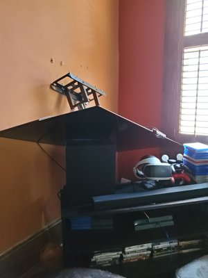 Living Room Fallen TV Mount