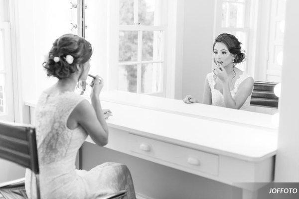 Did you know the newly renovated Raspberry Plain Manor has a Hair & Makeup room in the Bridal Wing? -Photo Credit: Joffoto