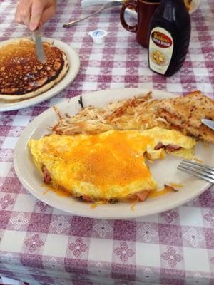 Western omelet with hash browns