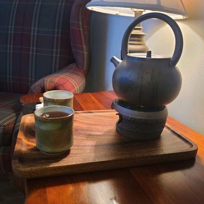 This is a modified tea service for Lapsang Souchong.