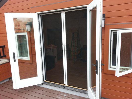 Double out-swing door with Phantom retractable screens