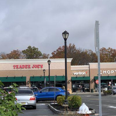 Florham Park Plaza: Trader Joe's, CHOPT, Verizon