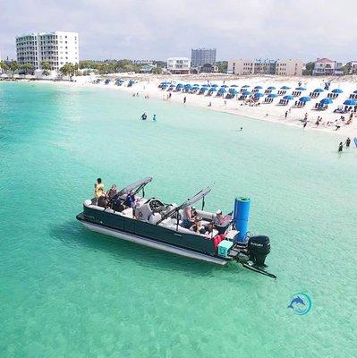 Pontoon Boat in Destin, Florida. Boat rentals for Crab Island