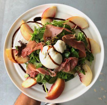 (Catering) Burrata, White Peach, Mixed greens & prosciutto with Nona's house dressing.