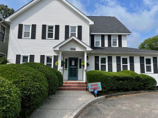 Entrance to Hampton Park Veterinary in Charleston, SC.