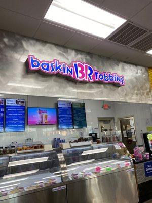 Baskin-Robbins located inside an Exxon gas station