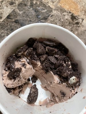 Cookies and cream frozen yogurt with Oreo cookies topping! Deliciousness!