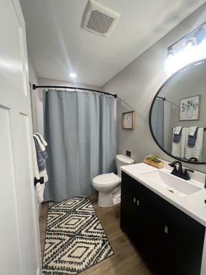 Full Bathroom 2