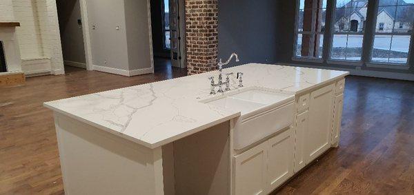 QUARTZ COUNTERTOP