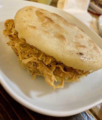 arepa de pollo