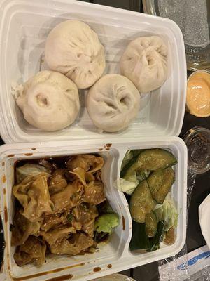 Spicy wonton , pork bun