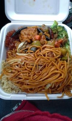 Was feeling glutinous got the 5 item combo. Fried rice, chowmein, beef and broccoli, Orange chicken, kungpoa chicken All for $ 6