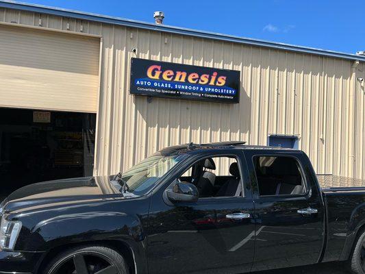 Genesis Auto Upholstery & Sunroofs