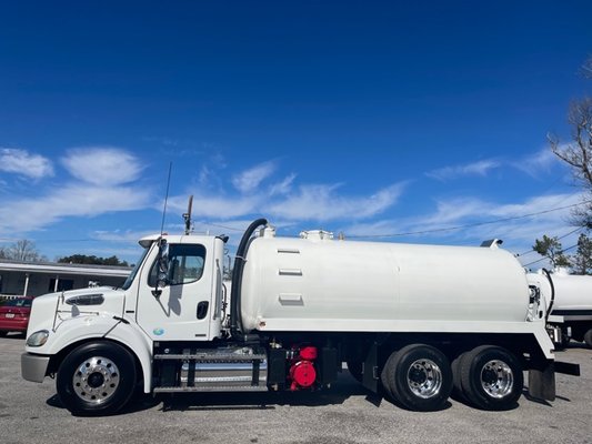 Freightliner pump truck with fruitland