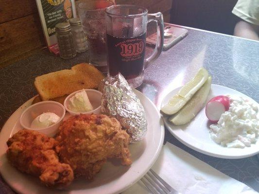 Chicken dinner and 1919 root beer on tap! Delicious!