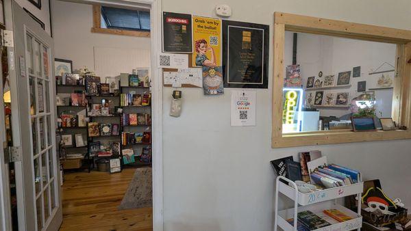 Micro bookstore and art gallery