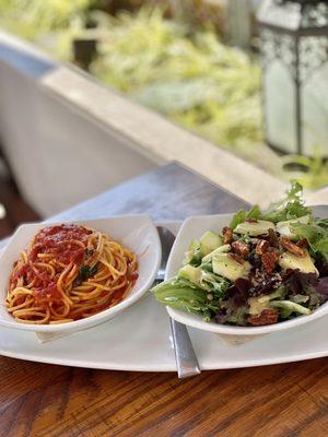 Tomato Basil Spaghetti Lunch Duo w/Super Spinach + Quinoa Salad