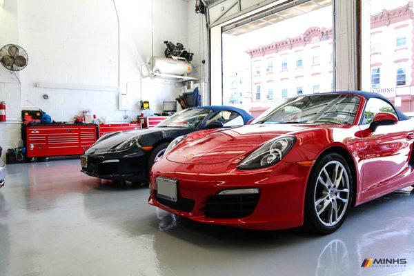 A pair of Porsche 718 comes to get their services together