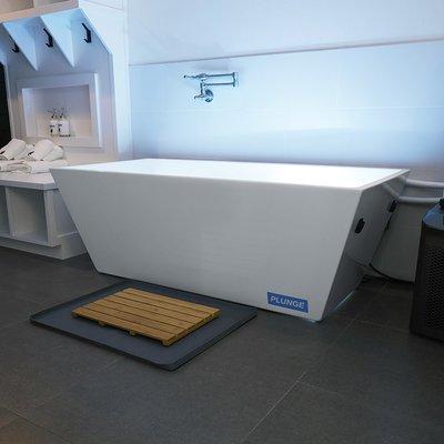 Not for the faint of heart, our cold plunge tub is maintained at a brisk 40 degrees!