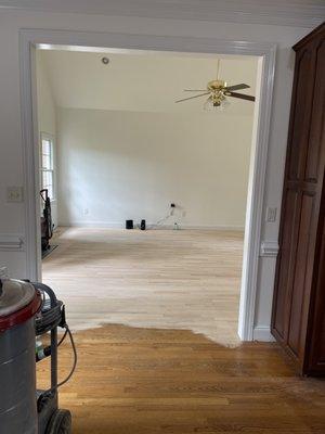 Dustless hardwood floors refinishing