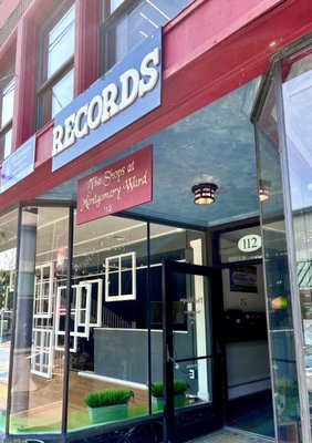 Entrance to shops at Montgomery ward 112 main st, river bottom records is inside on the 2nd level