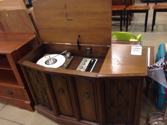 Vintage console stereo $40