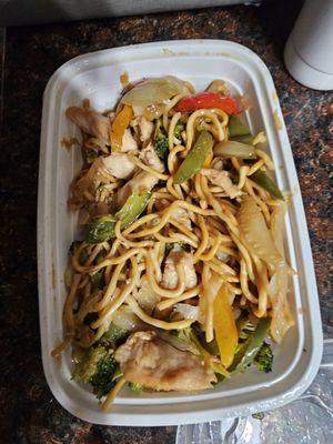 Chicken lo-mein