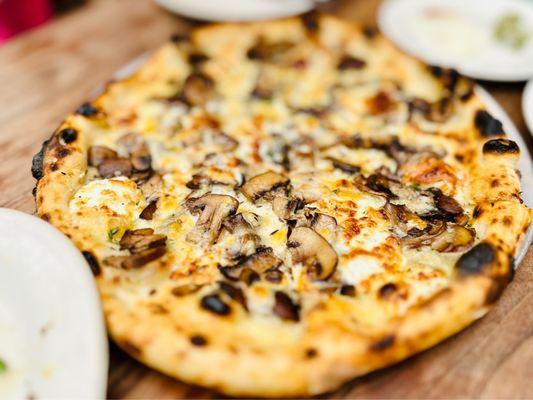 Mushroom , Fontina , Truffl E Tremor Goat Cheese & Thyme Pizza