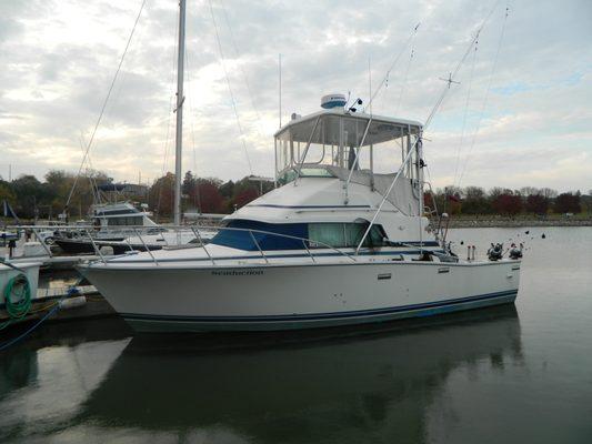 Seaduction is a 33 ft. Sportfisherman berthed at Manitowoc Marina in Manitowoc WI used for Lake Michigan salmon and trout charter fishing