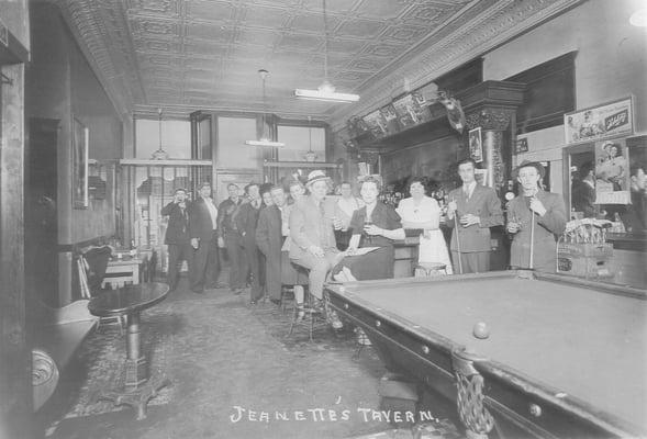 1938 photo of the same tavern under previous ownership (photo courtesy of Frank and Mary Stark)