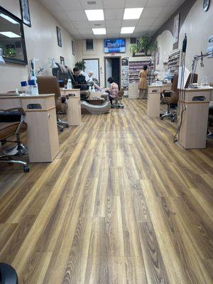 Beautiful Nail Salon.... Gorgeous bamboo floor!