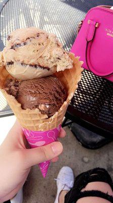 Double scoop (free waffle cone)