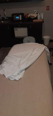 Massage bed/room