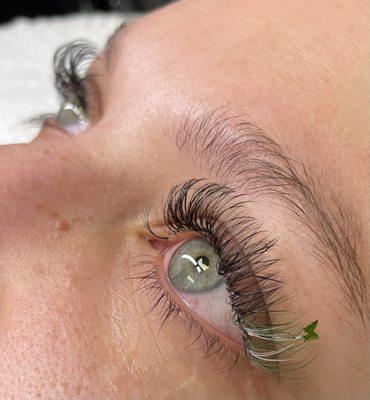 Hybrid Lash Extensions with color and lash sequins