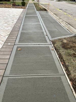 New Concrete sidewalk