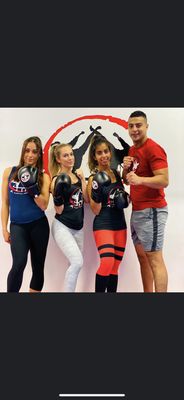 Our Kickboxing classes are the best !! 

#kickboxing