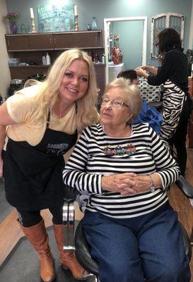 New cut & style for my 86 y/o mom from this FABULOUS lady :)