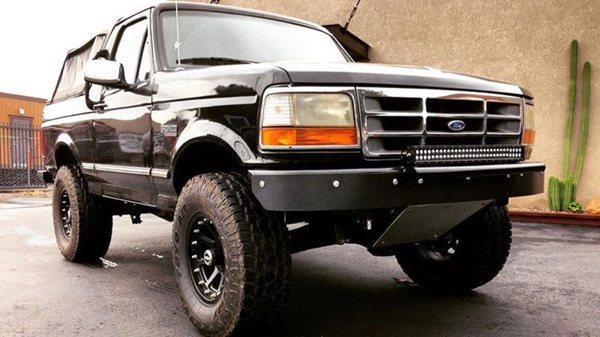 1995 Ford bronco built by Desolate Motorsports