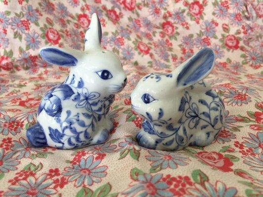 Bunny salt and pepper shakers