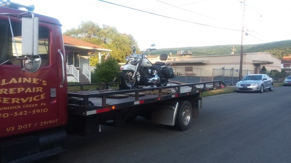 Motorcycle towing with the Condor Loader, very secure