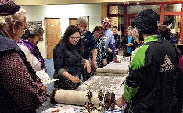 Reading Torah with Rabbi 
 Emily